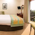 The Royal & Leisure Centre Hotel 3*