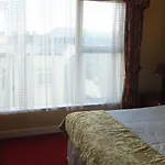 The Royal & Leisure Centre Hotel 3*