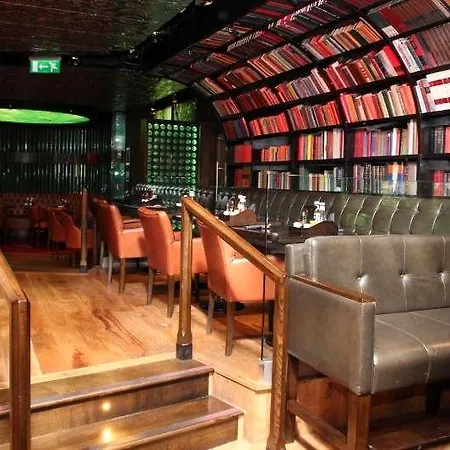 로얄 앤 메릴 레저 클럽 3* 브레이