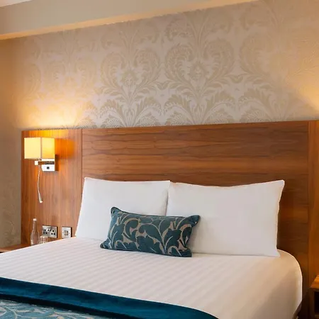 Hotel The Royal & Leisure Centre 3*