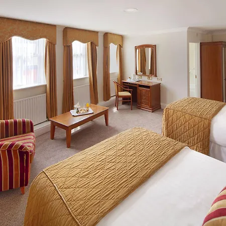 The Royal & Leisure Centre Hotel Bray