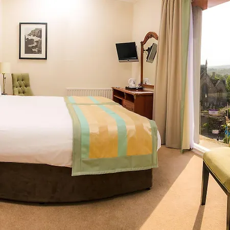 The Royal & Leisure Centre Hotel 3*