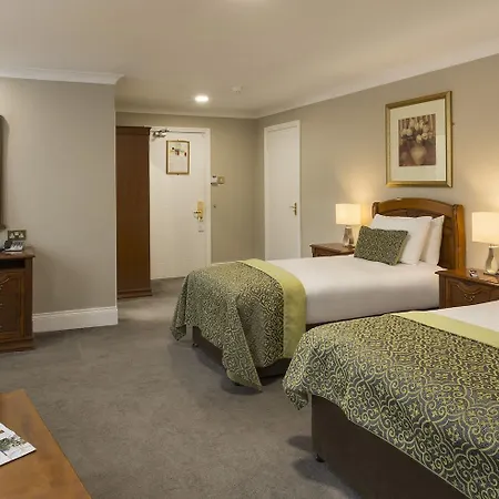 The Royal & Leisure Centre Hotel Bray