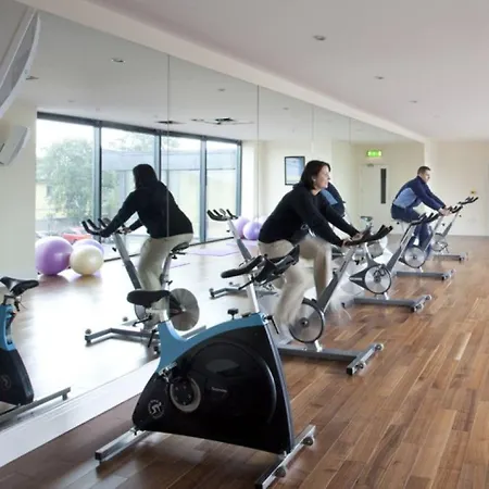 Отель The Royal & Leisure Centre 3*