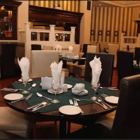 The Royal & Leisure Centre Отель Брей