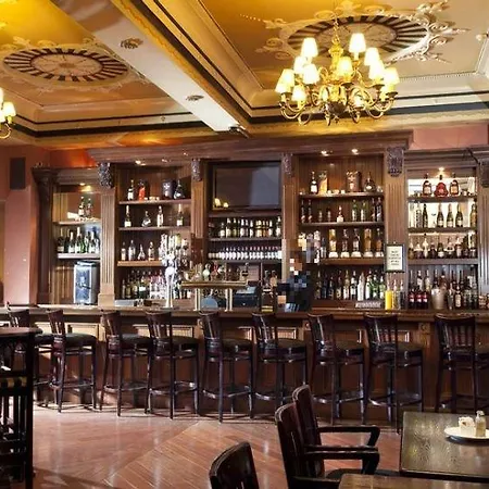 Hotel The Royal & Leisure Centre