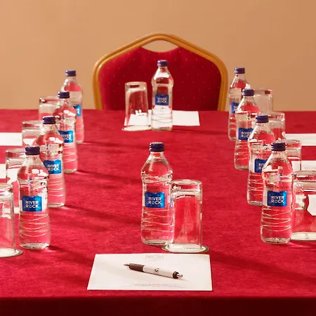 The Royal & Leisure Centre Hotel