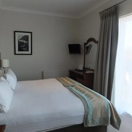 Hotel The Royal & Leisure Centre 3*