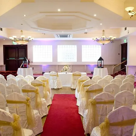 Отель The Royal & Leisure Centre 3*