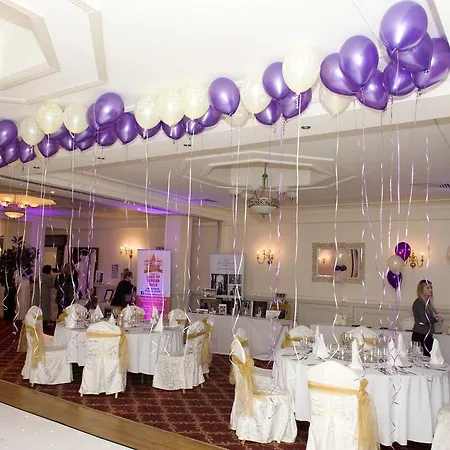 Отель The Royal & Leisure Centre 3*