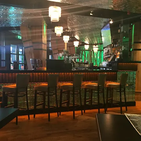 The Royal & Leisure Centre Hotel Bray