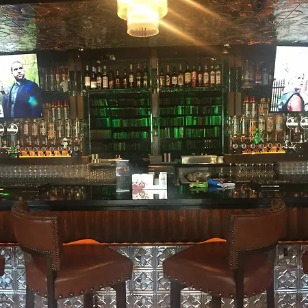 The Royal & Leisure Centre Hotel 3*