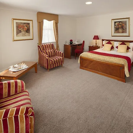 Отель The Royal & Leisure Centre 3*