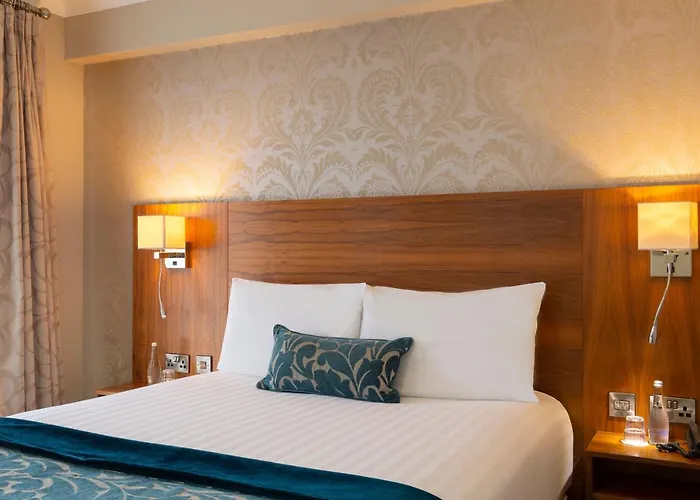 Hotel The Royal & Leisure Centre 3*