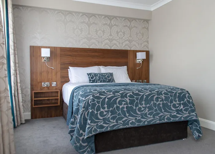 The Royal & Leisure Centre Hotel