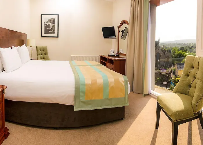 The Royal & Leisure Centre Hotel 3*