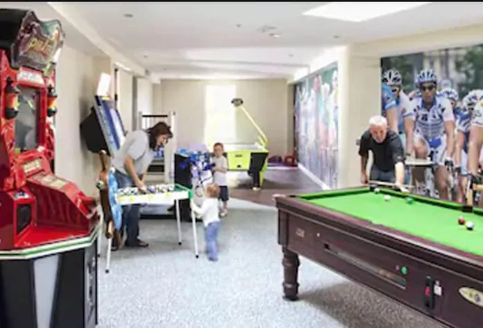 The Royal & Leisure Centre Hotel