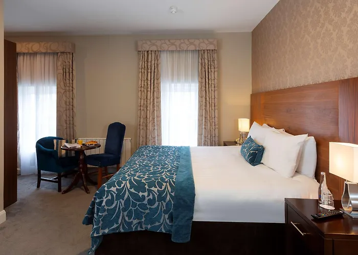 The Royal & Leisure Centre Hotel