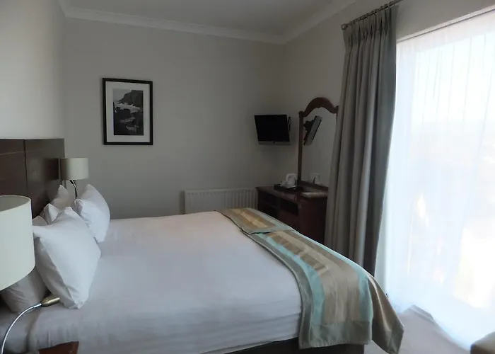 Hotel The Royal & Leisure Centre 3*