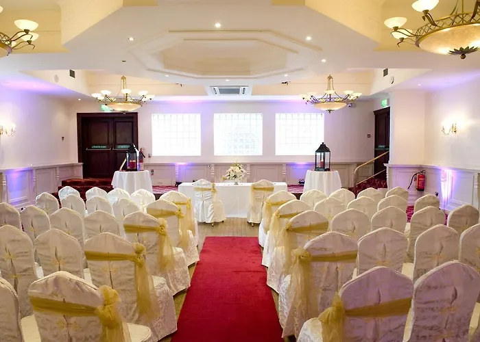 Hotel The Royal & Leisure Centre 3*