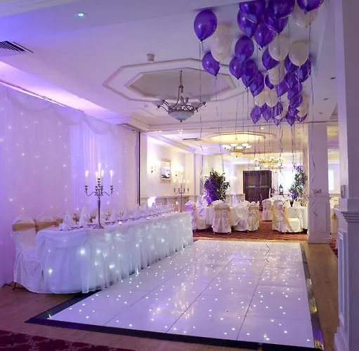 Hotel The Royal & Leisure Centre Bray