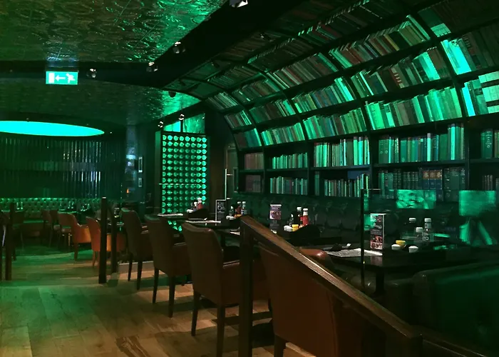 The Royal & Leisure Centre Hotel 3*