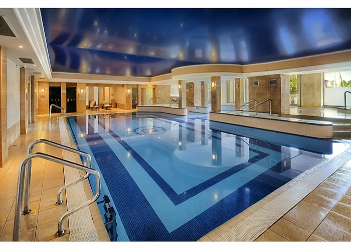 Hotel The Royal & Leisure Centre 3*