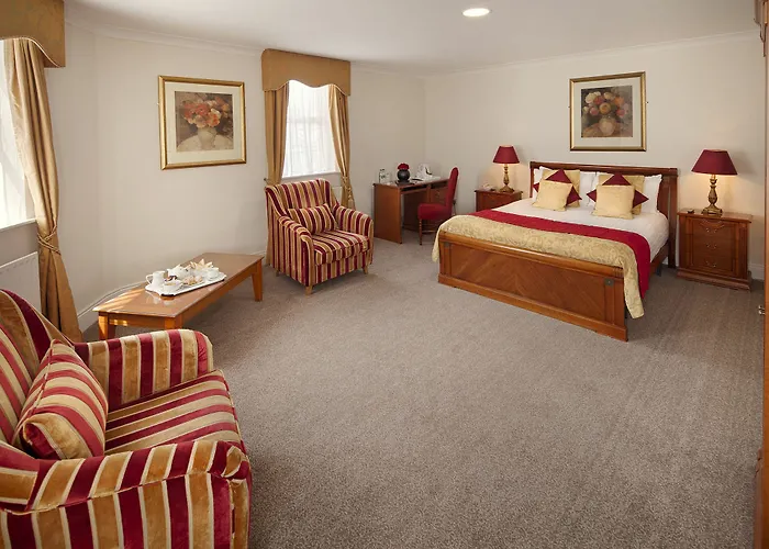 Hotel The Royal & Leisure Centre 3*
